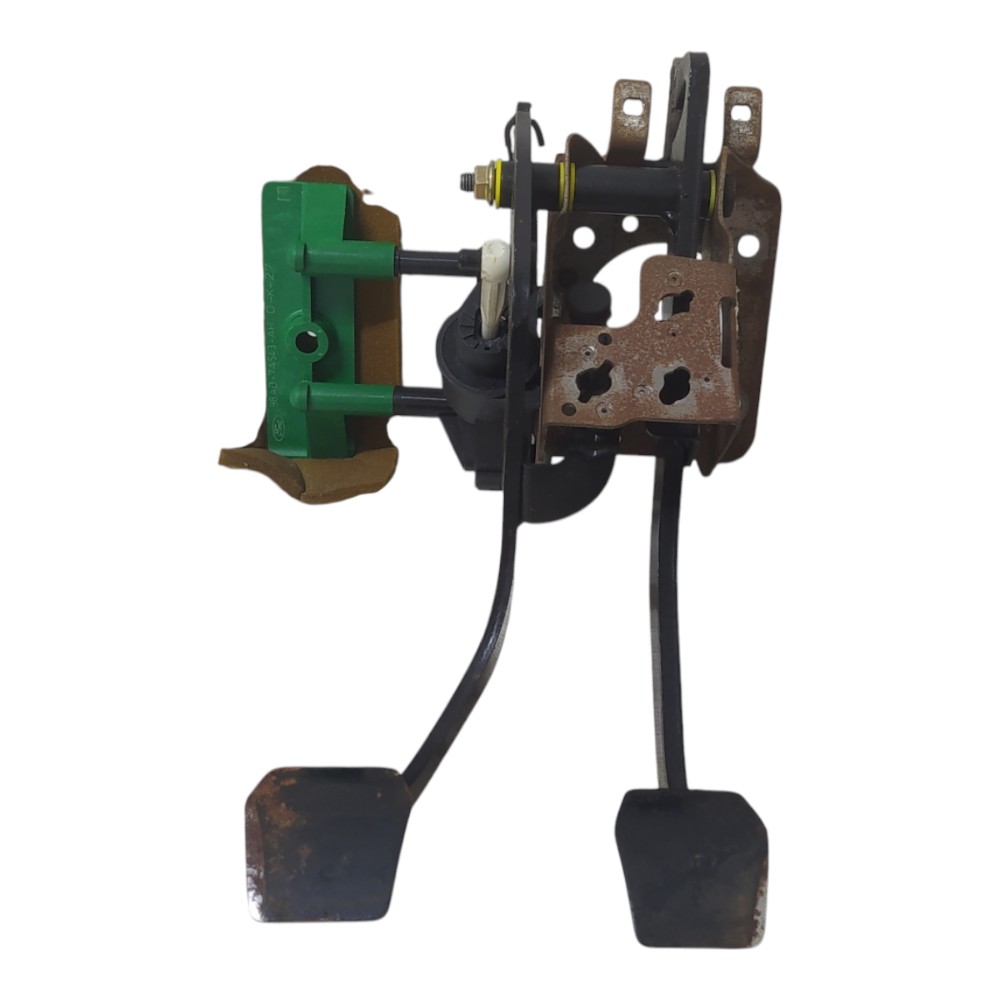 Pedaleira Embreagem E Estacionamento Ford Focus 2001 V155