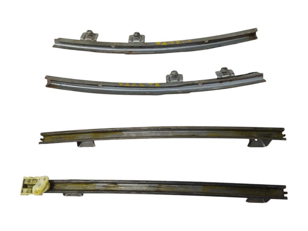 Kit Canaleta Guia Dos Vidros Gm Corsa Montana 2002 V122