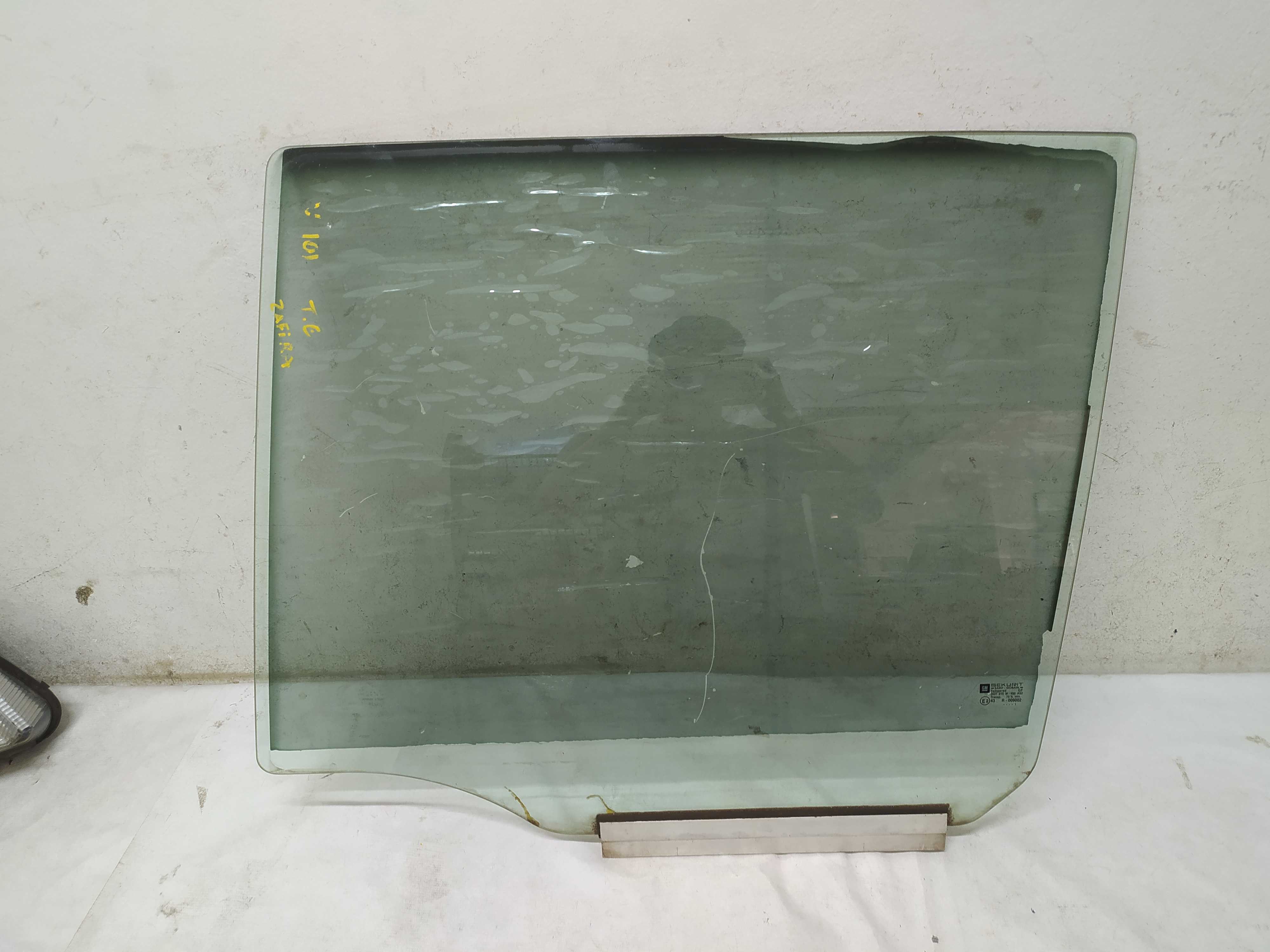 Vidro Traseiro Esquerdo GM Zafira 2.0 2001 V101 Balcão