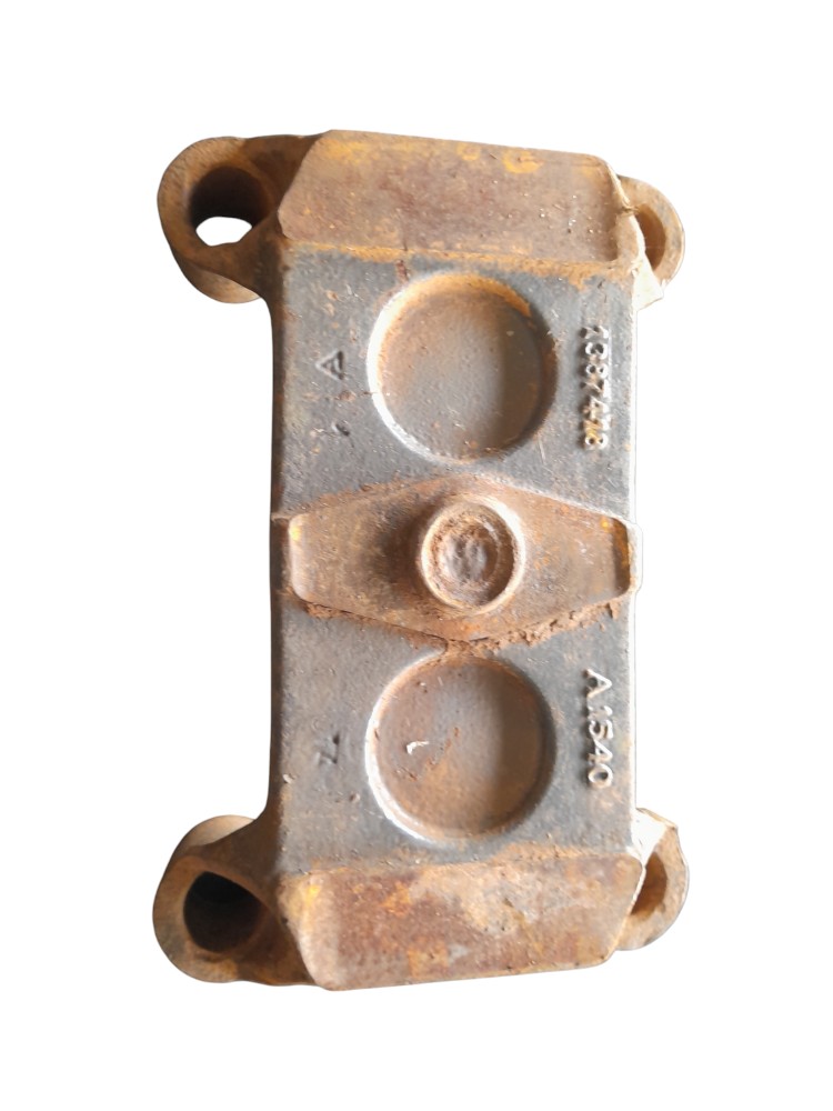 Suporte Feixe De Mola Fixação Diferencial Scania – 1387418 2