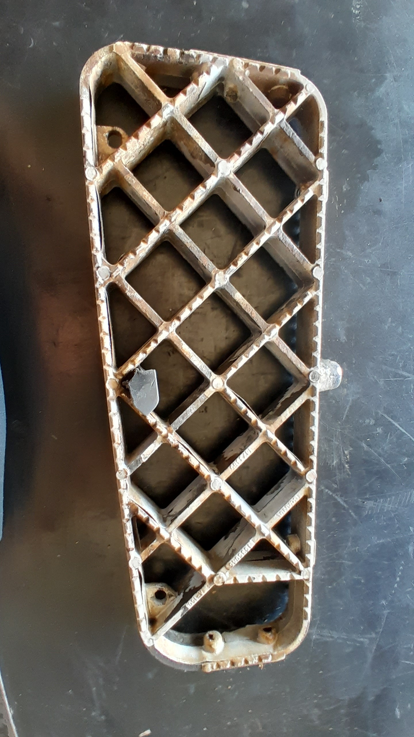 PISANTE ESTRIBO MEIO PORTA ORIGINAL SCANIA S4 – 1535045 2