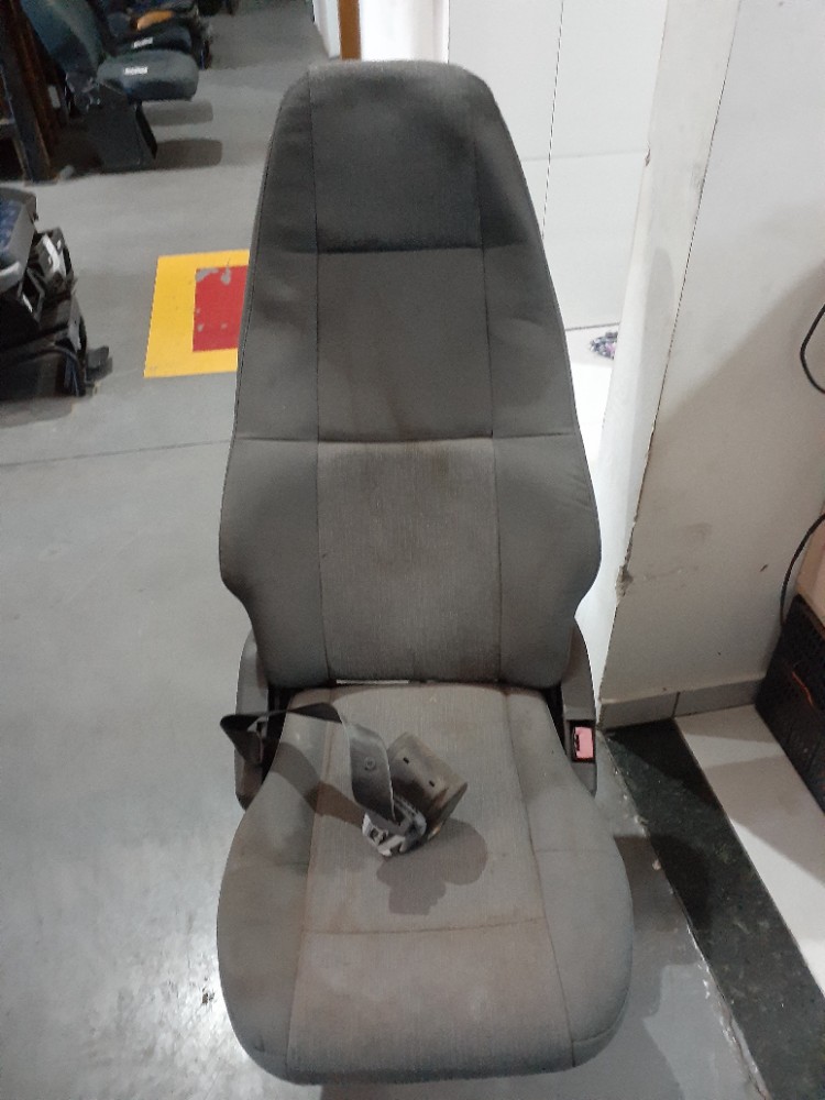 Banco Passageiro Ld Volvo Fh Com Encosto Embutido  Cinza 2
