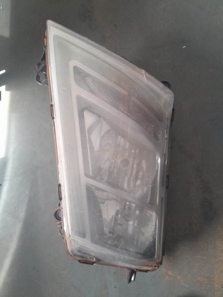 Farol LD volvo FH4