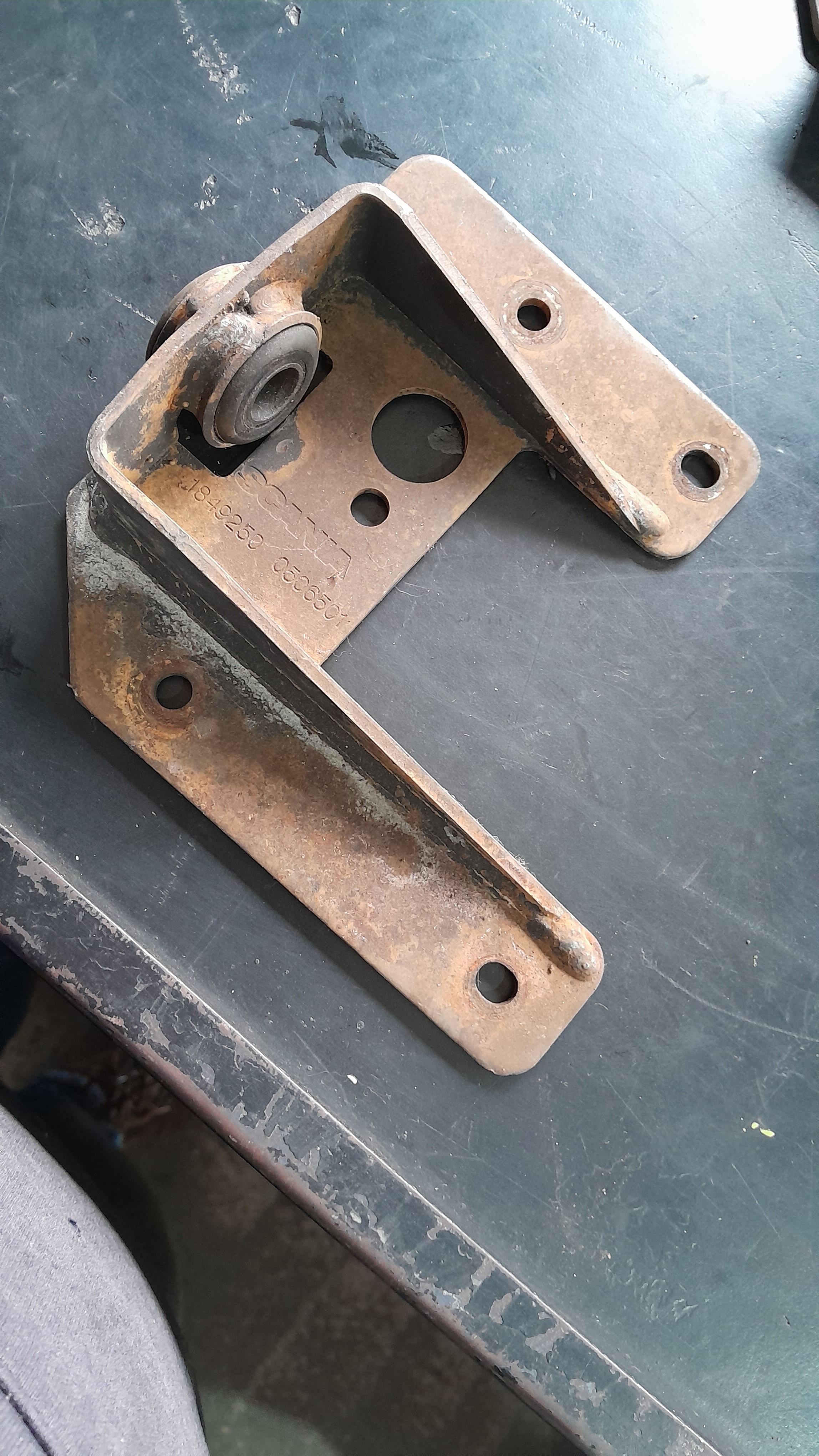 SUPORTE FRONTAL RADIADOR SCANIA LD 1849250 2