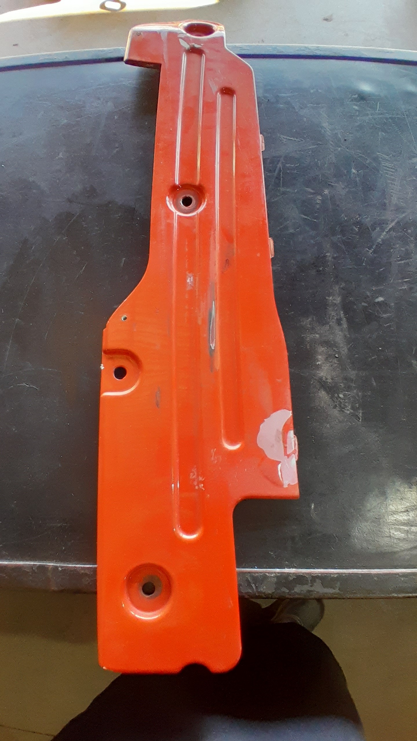 ACABAMENTO ALOJAMENTO DIANTEIRO FAROL LE VOLVO FH – 20507020 2