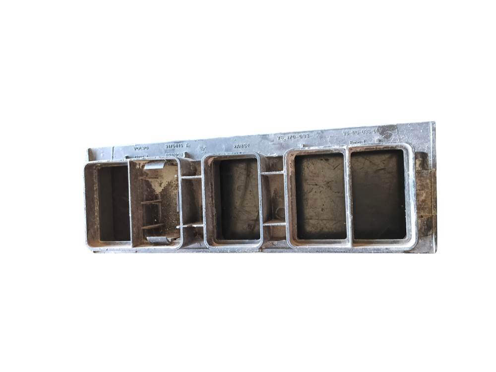 Suporte Moldura Botões Painel Original Volvo Fh – 3175615 2