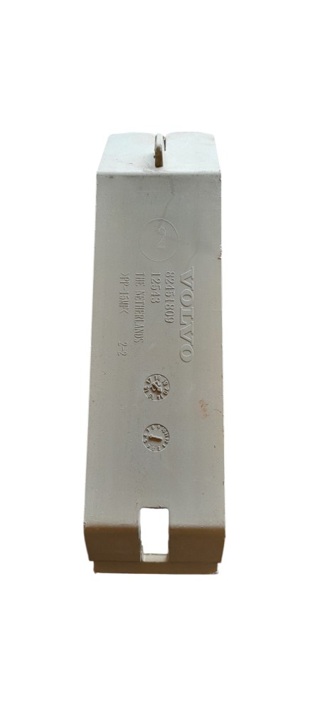 Tampa Acabamento Original Volvo Fh New – 82451809 2
