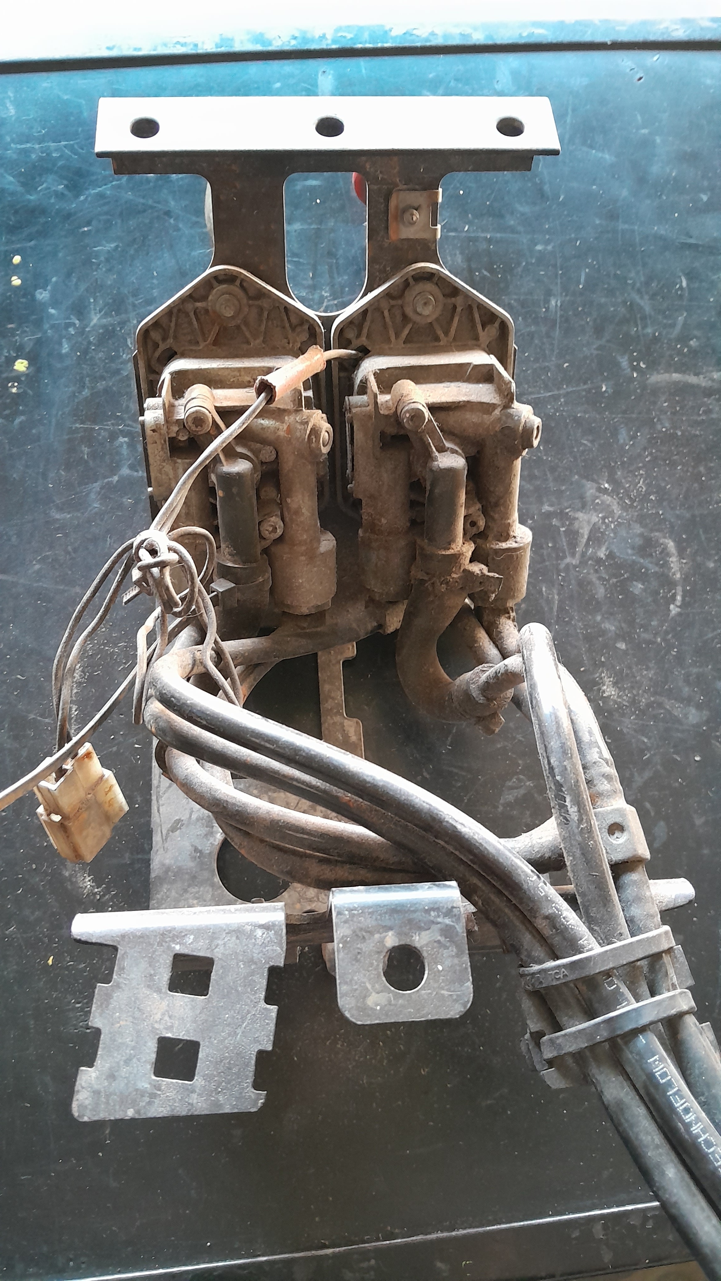 CONJUNTO VÁLVULA FREIO DE MÃO MERCEDES BENZ 9617234210 2