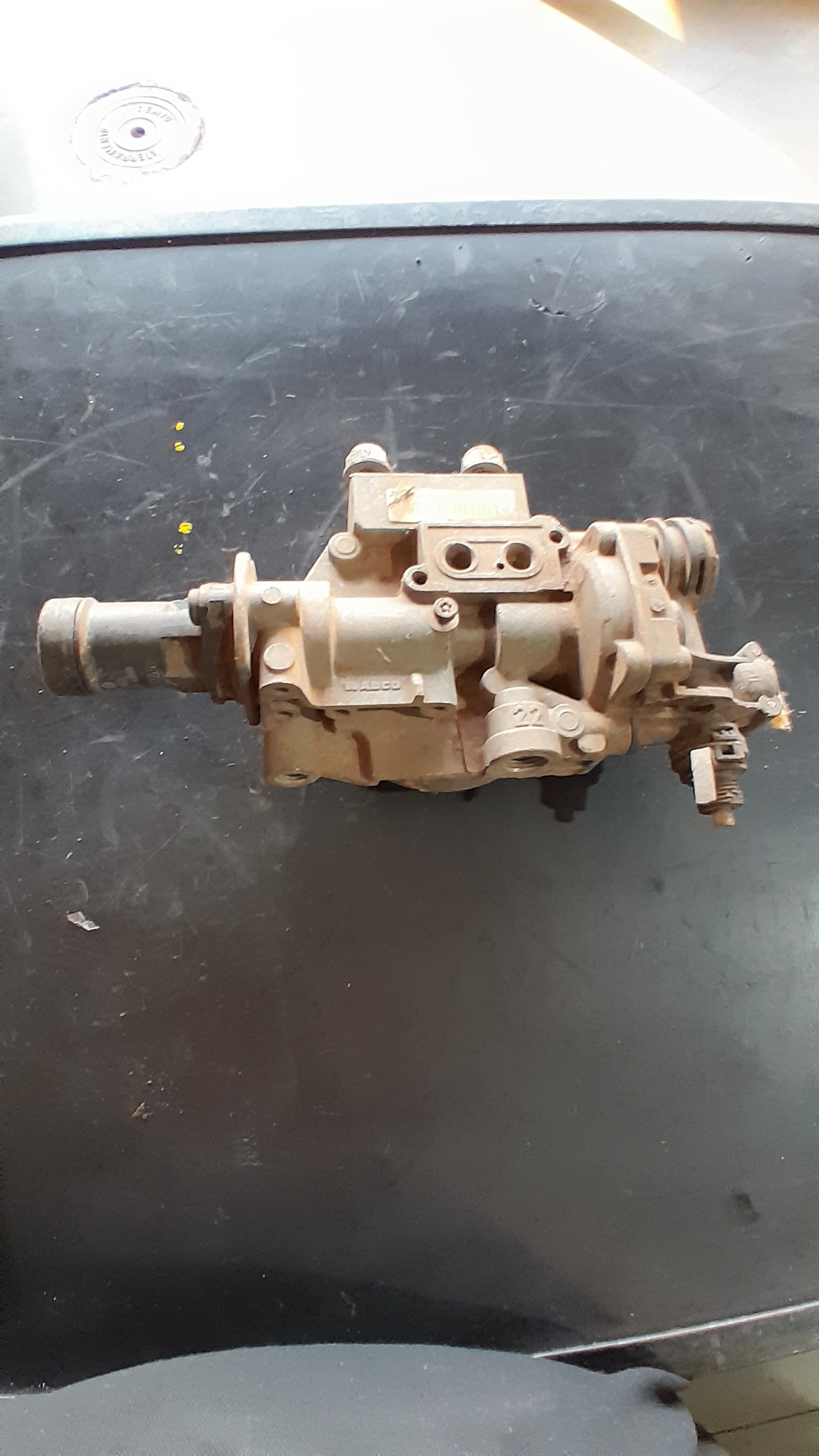Válvula Sensível Suspensao Pneumática Vw Constellation 2