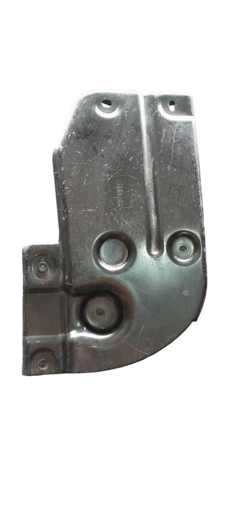 Suporte Grade Frontal Le Original Volvo Vm – 20748355 2