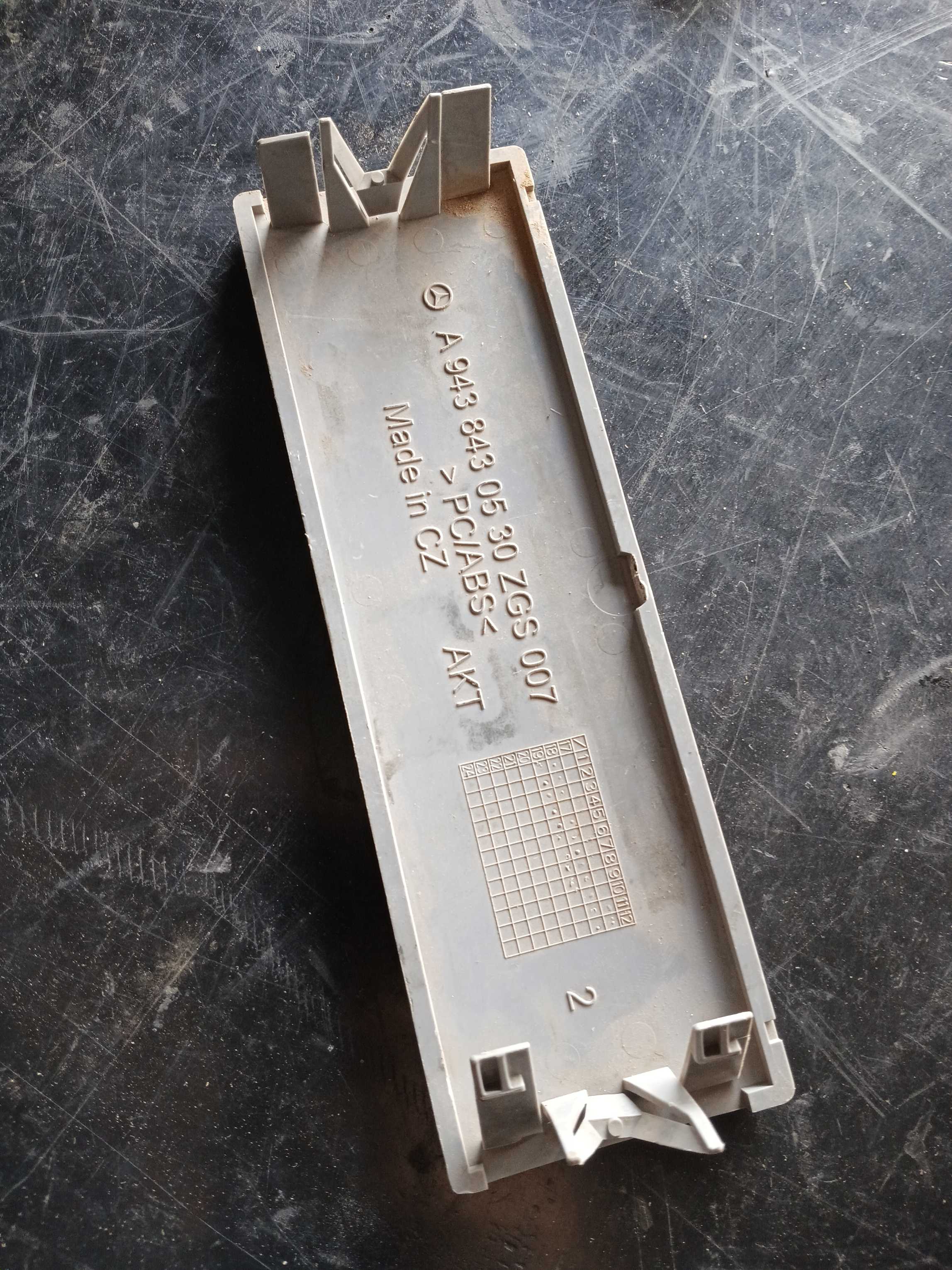 CAPA DO RADIO ORIGINAL MERCEDES ACTROS – A9438430530