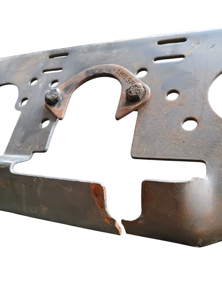 SUPORTE TRASEIRO DE MANGUEIRA ORIGINAL SCANIA S4 S5- 1534199 3