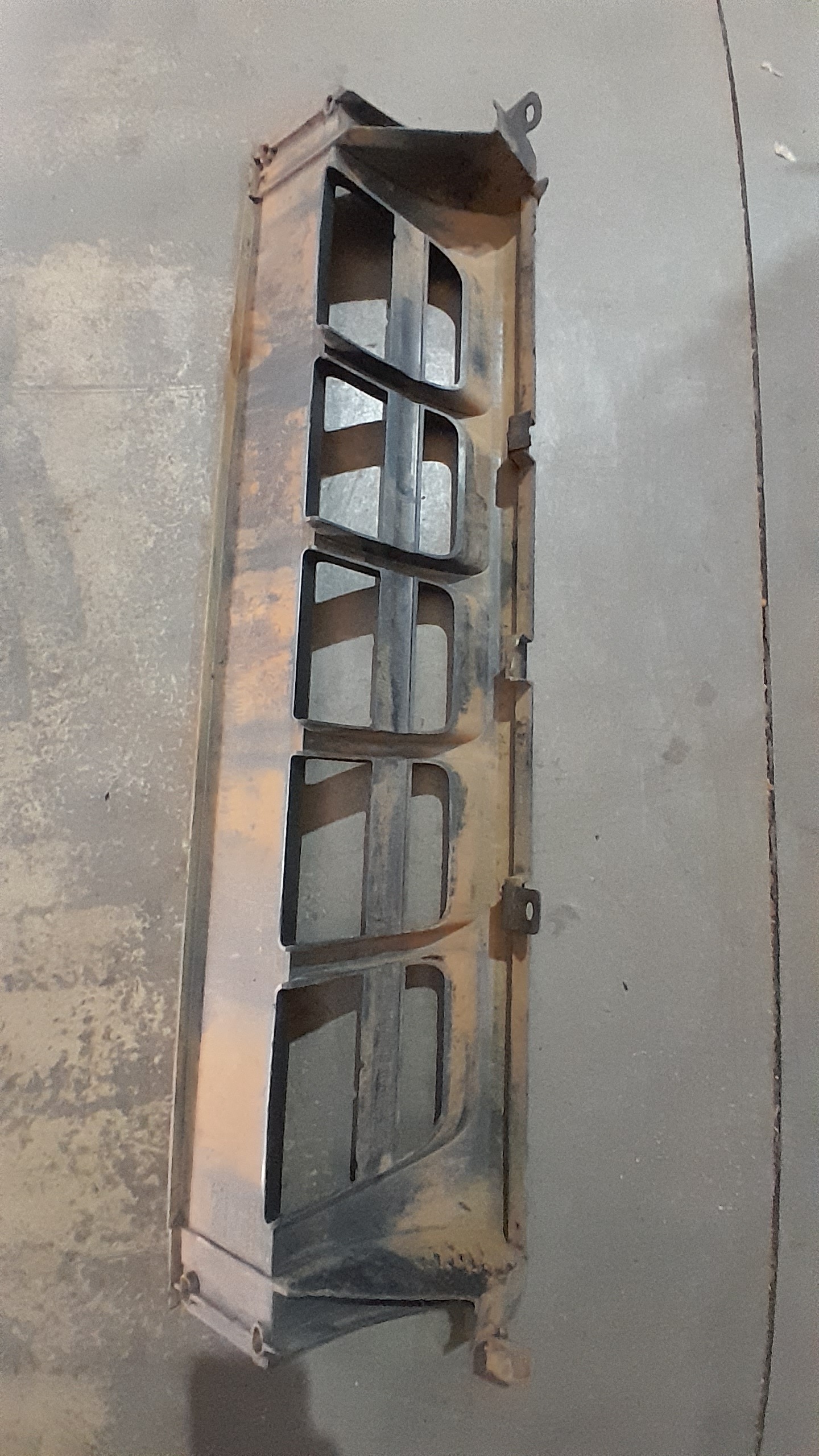 SPOLIER PROTETOR CENTRAL IVECO STRALIS  – 504190697 2