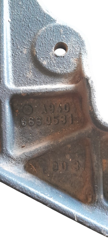 SUPORTE DO ESTRIBO LD ORIGINAL MERCEDES AXOR – A9406660531 3