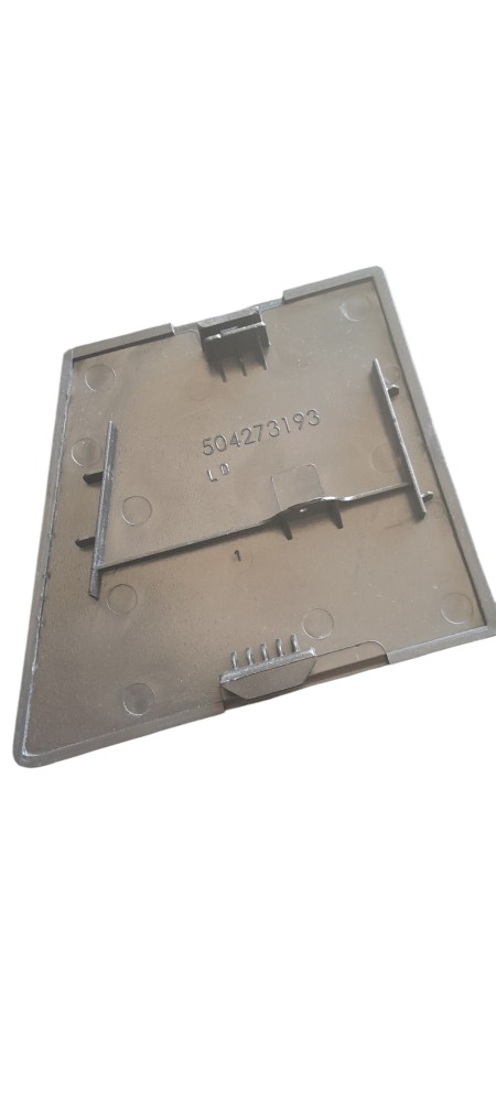 TAMPA DO REBOCADOR PARACHOQUE LD IVECO STRALIS – 504273193