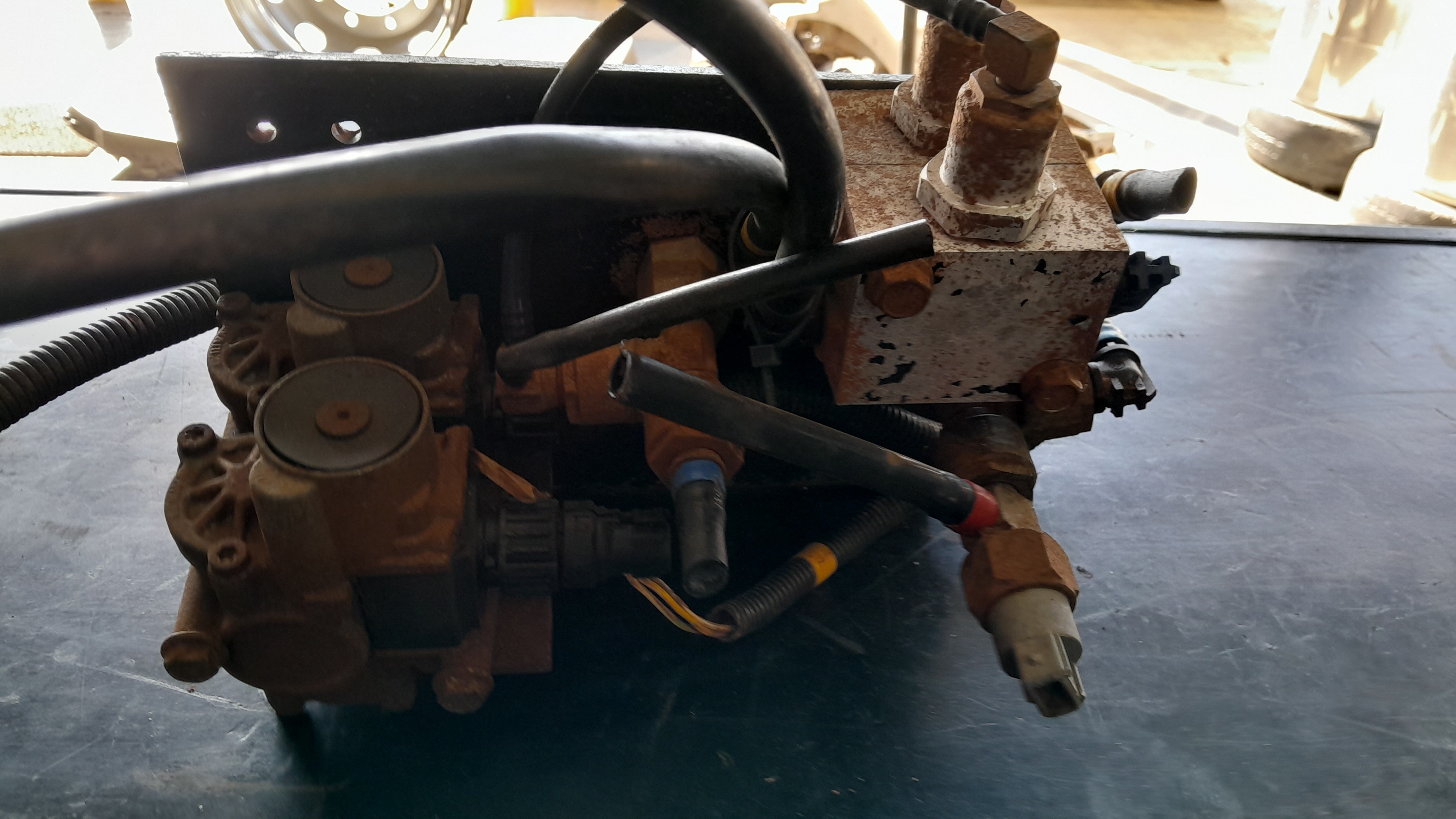 SUPORTE COMPLETO VÁLVULA ACIONAMENTO MERCEDES 3