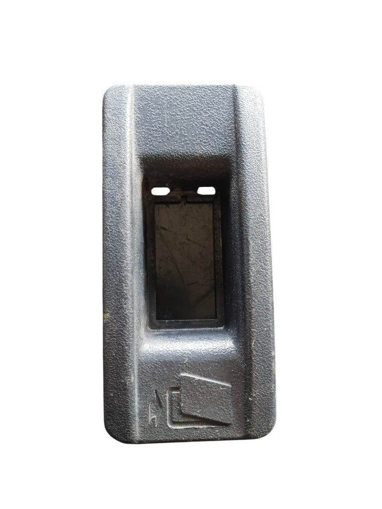 MOLDURA BOTÃO TAMPA PORTIOLA ORIGINAL IVECO – 504189090 2