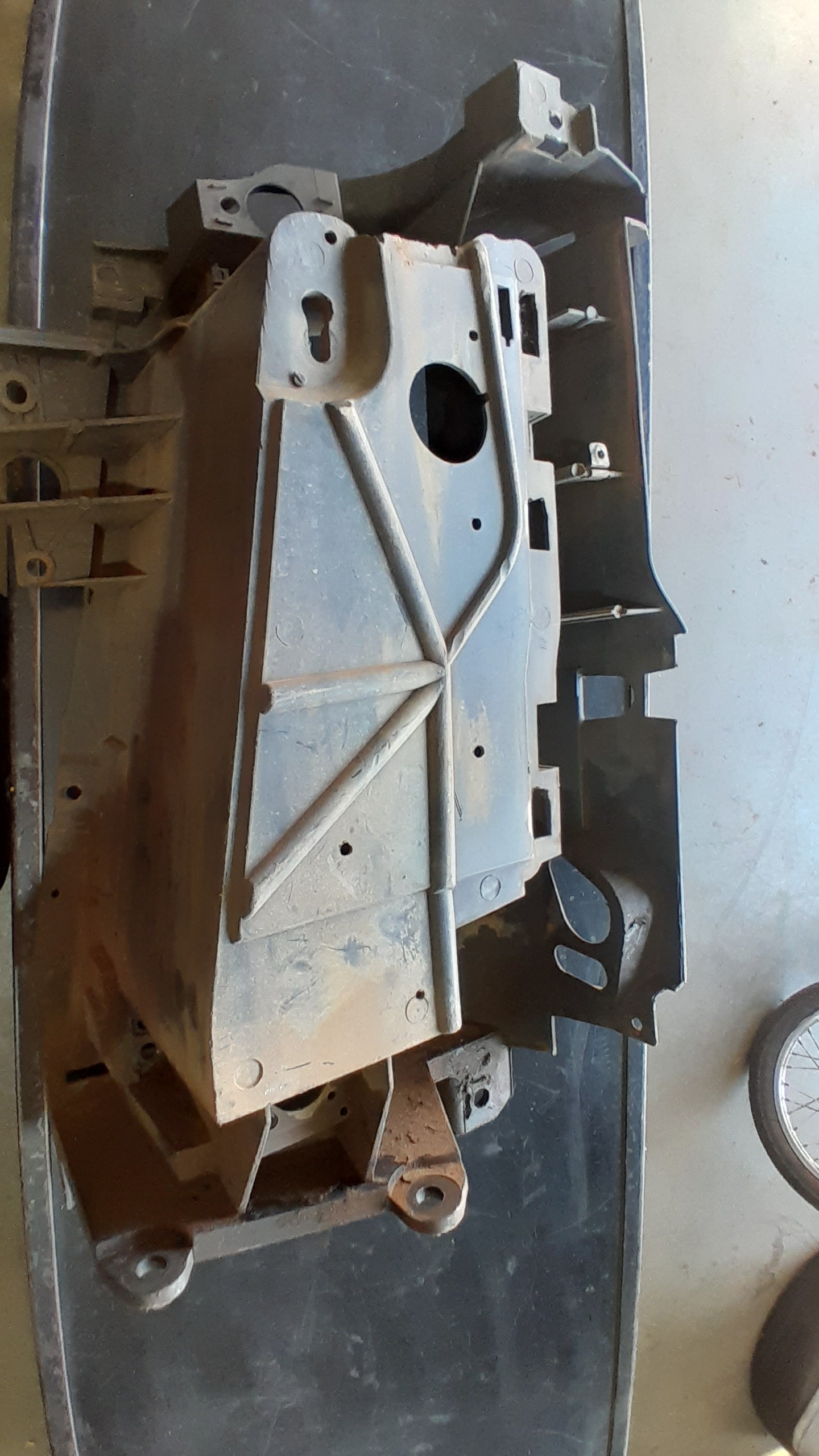 CARCAÇA BOJO DO FAROL ORIGINAL VOLVO FH 2004 A 2009-20827044 2