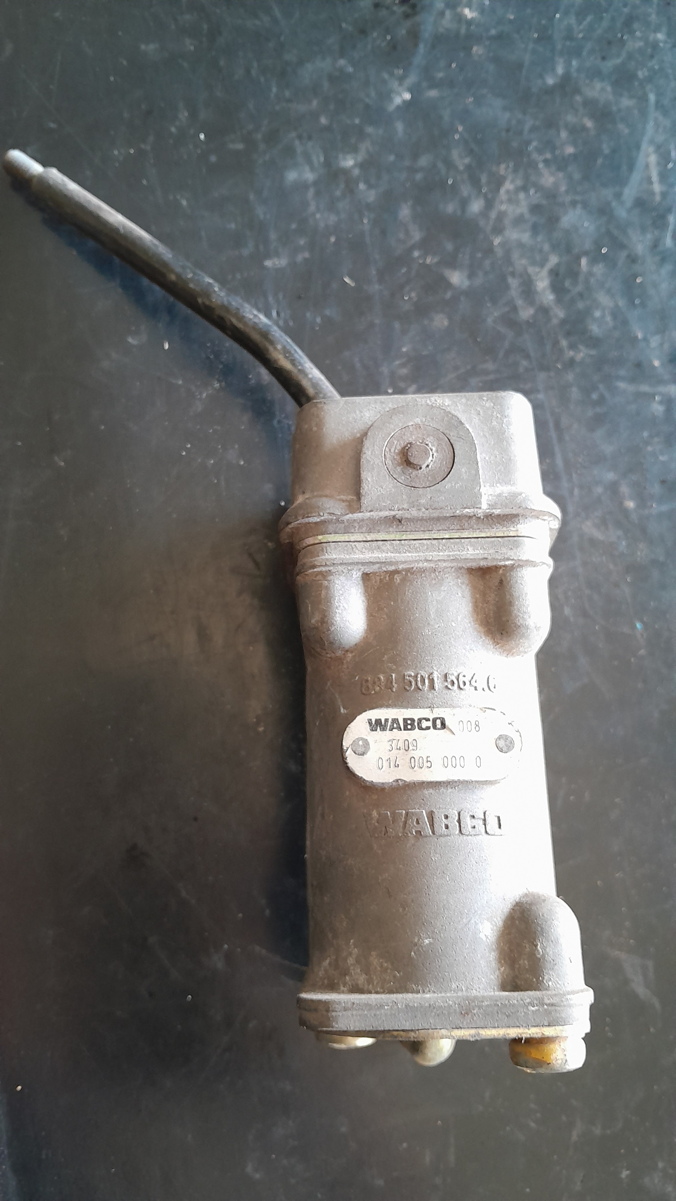 VÁLVULA DE FREIO REBOQUE FORD  8845015646 2