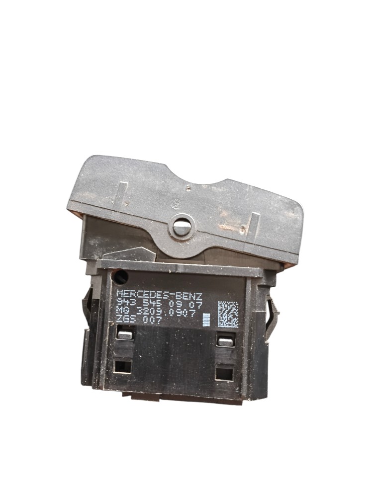 BOTÃO TOMADA 12V ORIGINAL MERCEDES ACTROS – 9435450907 2