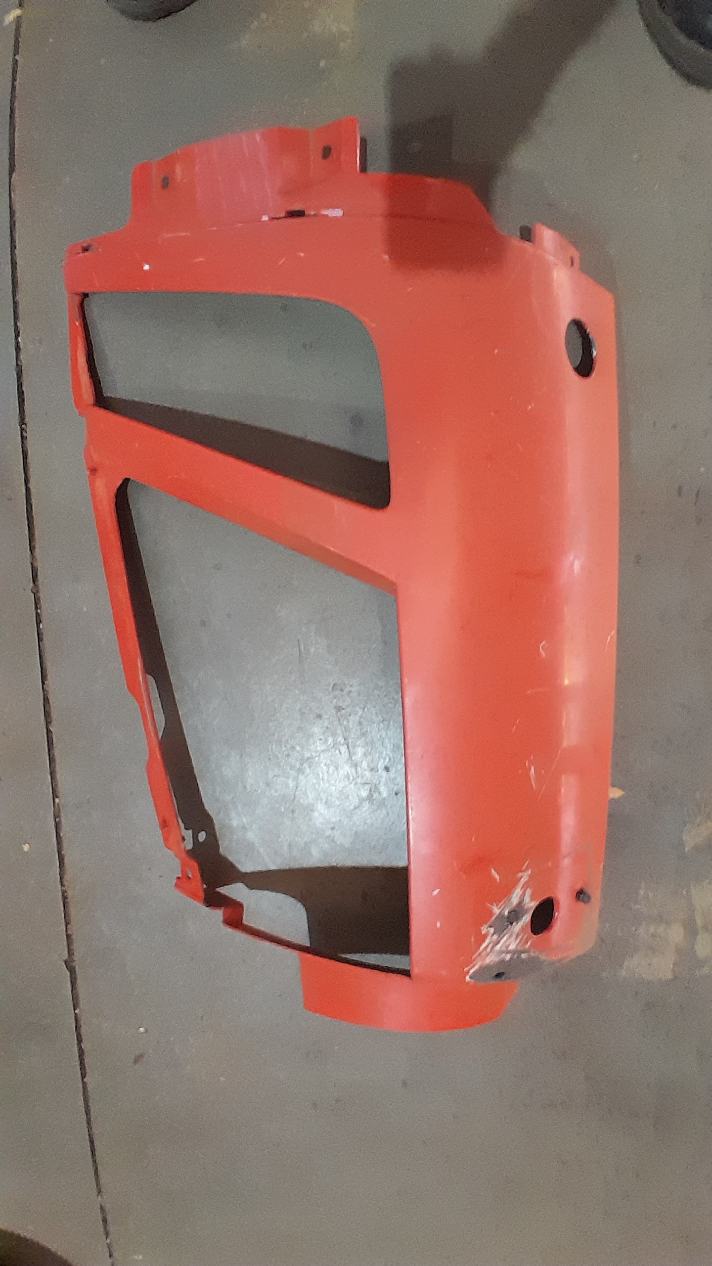 MOLDURA DO FAROL LD ORIGINAL VOLVO FH – 82076266 2