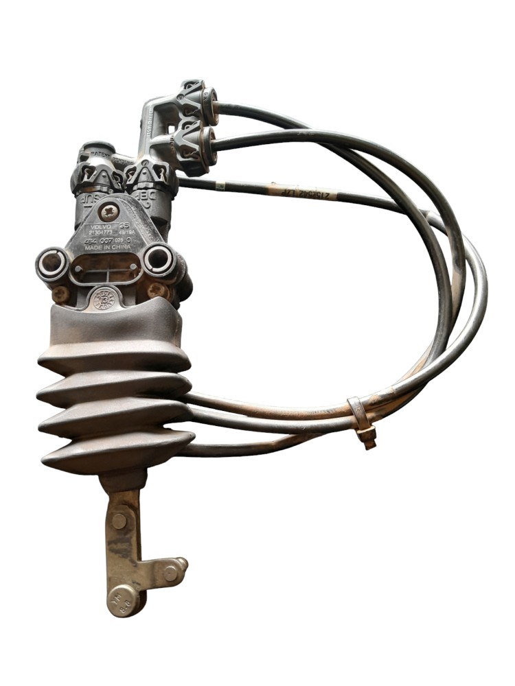 Válvula Niveladora Suspensão Original Volvo Fh – 21304773 2