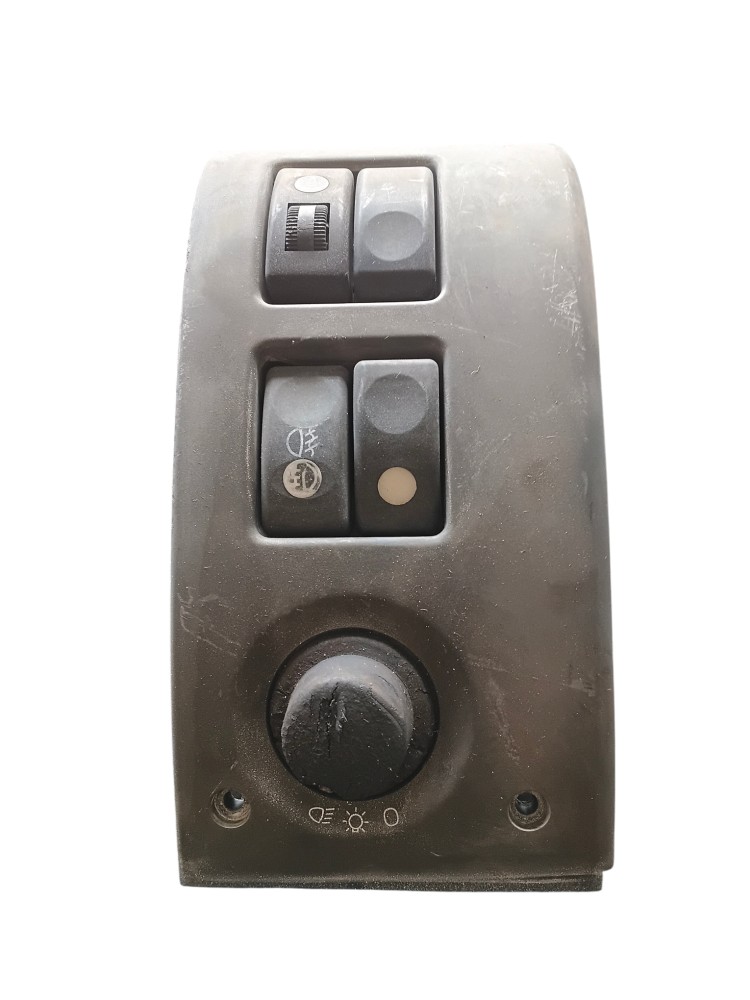 PAINEL CENTRAL C/ INTERRUPTORES LUZ ORIGINAL DAF CF -1352584 2