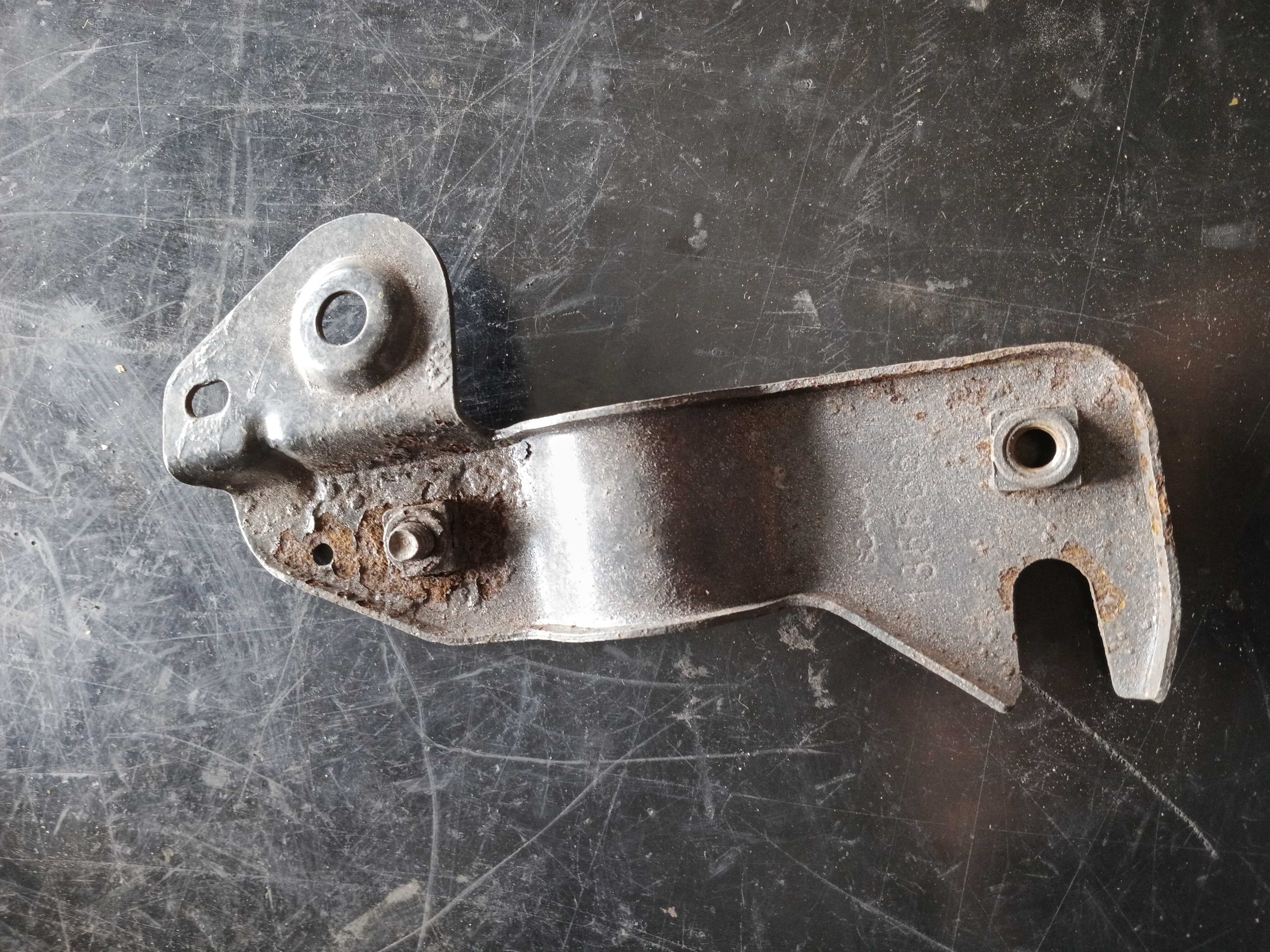 SUPORTE DO QUEBRA SOL EXTERNO ORIGINAL SCANIA S4 – 1355661