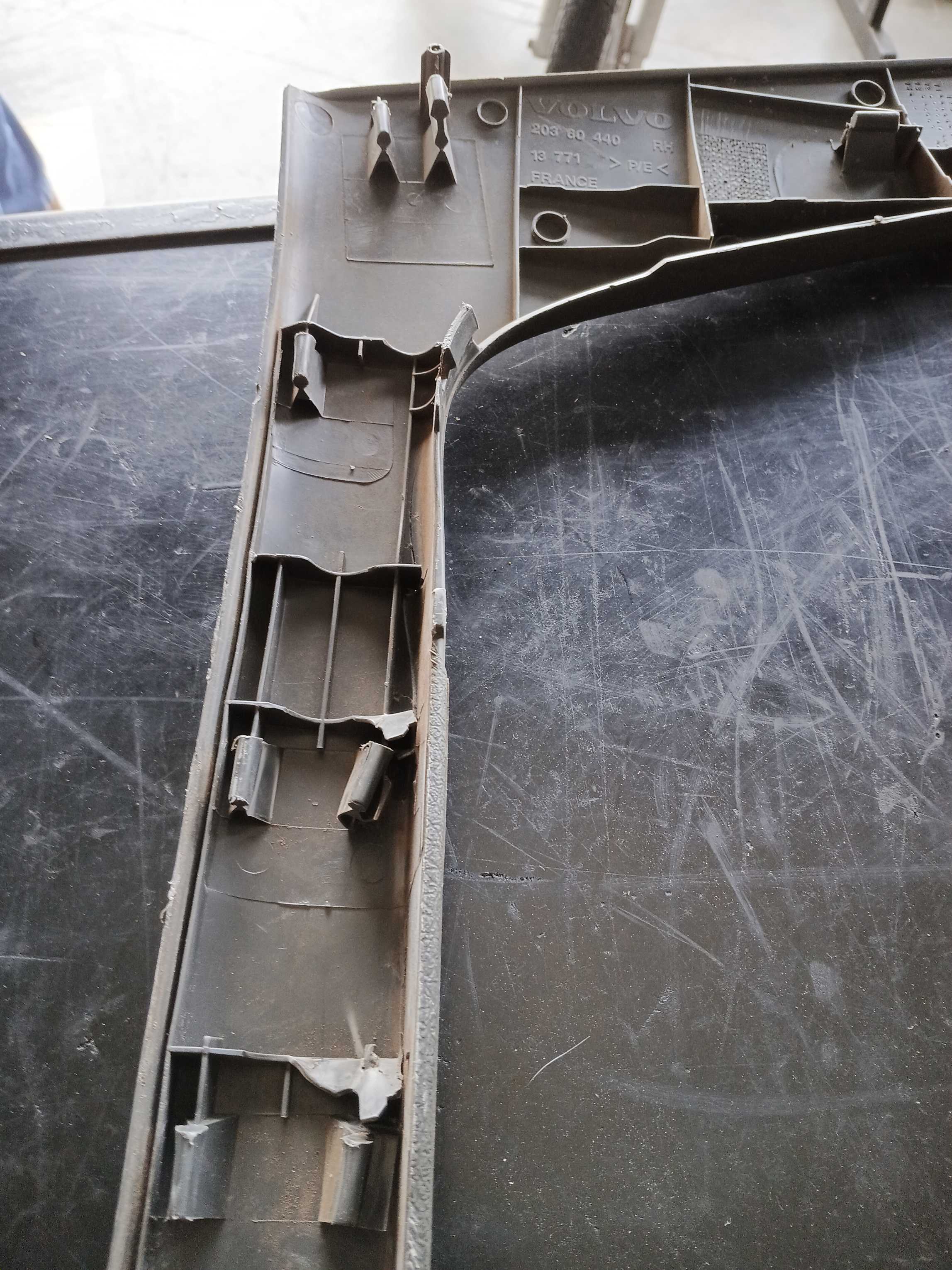 MOLDURA PAINEL LD ORIGINAL VOLVO FH FM – 20360440 2