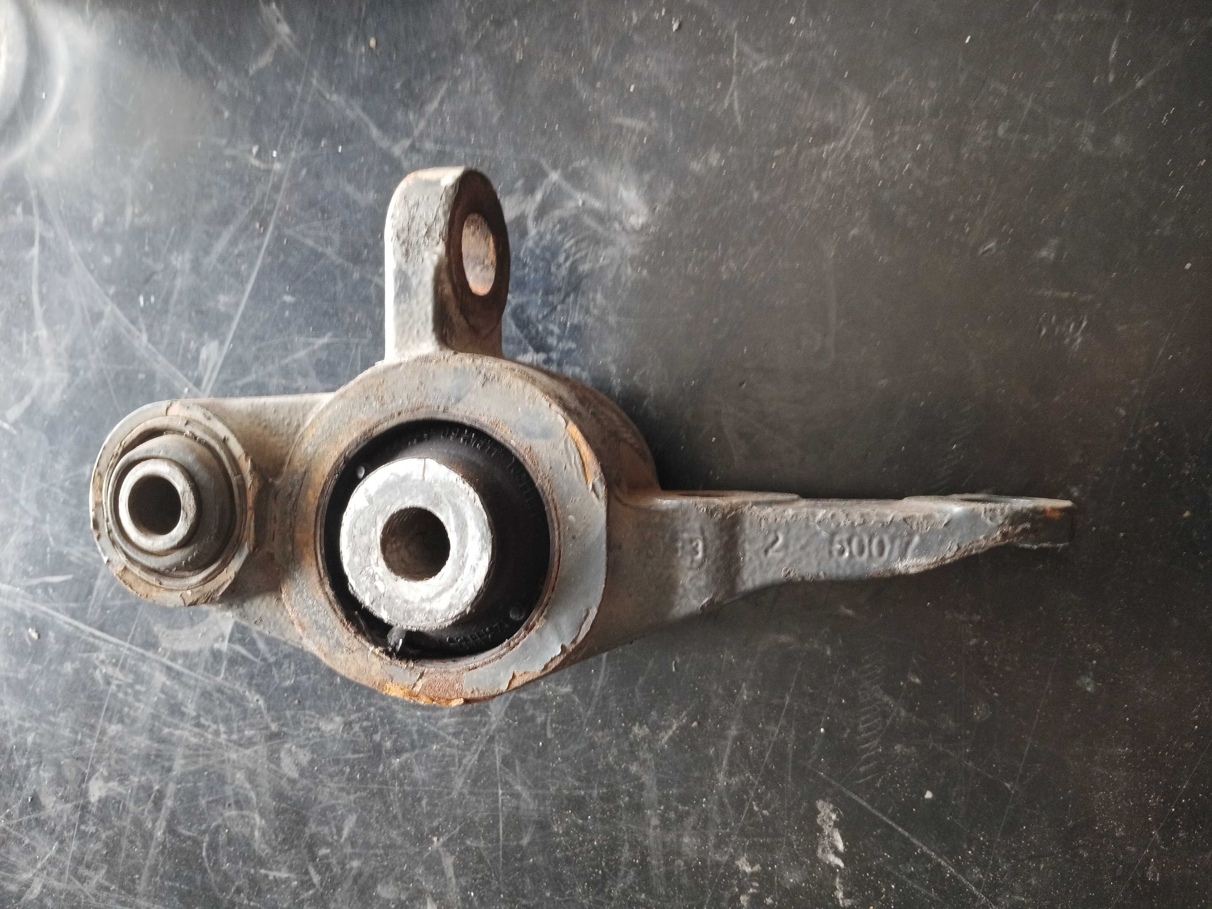 SUPORTE DA BARRA ESTABILIZADORA LD ORIGINAL SCANIA- 1868455 2