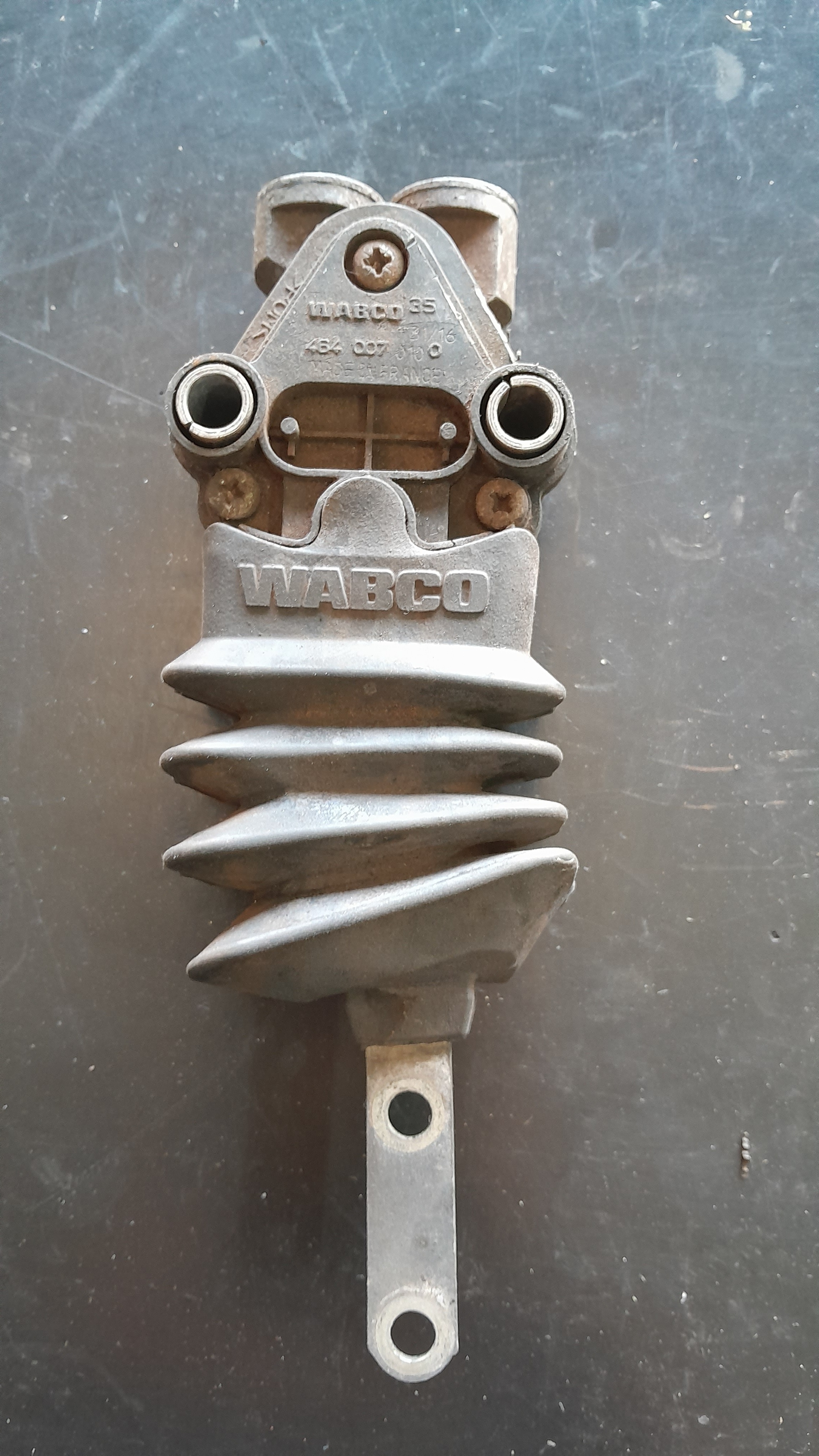 VÁLVULA NIVELADORA DA CABINE SCANIA S4/S5  –  464007010 2