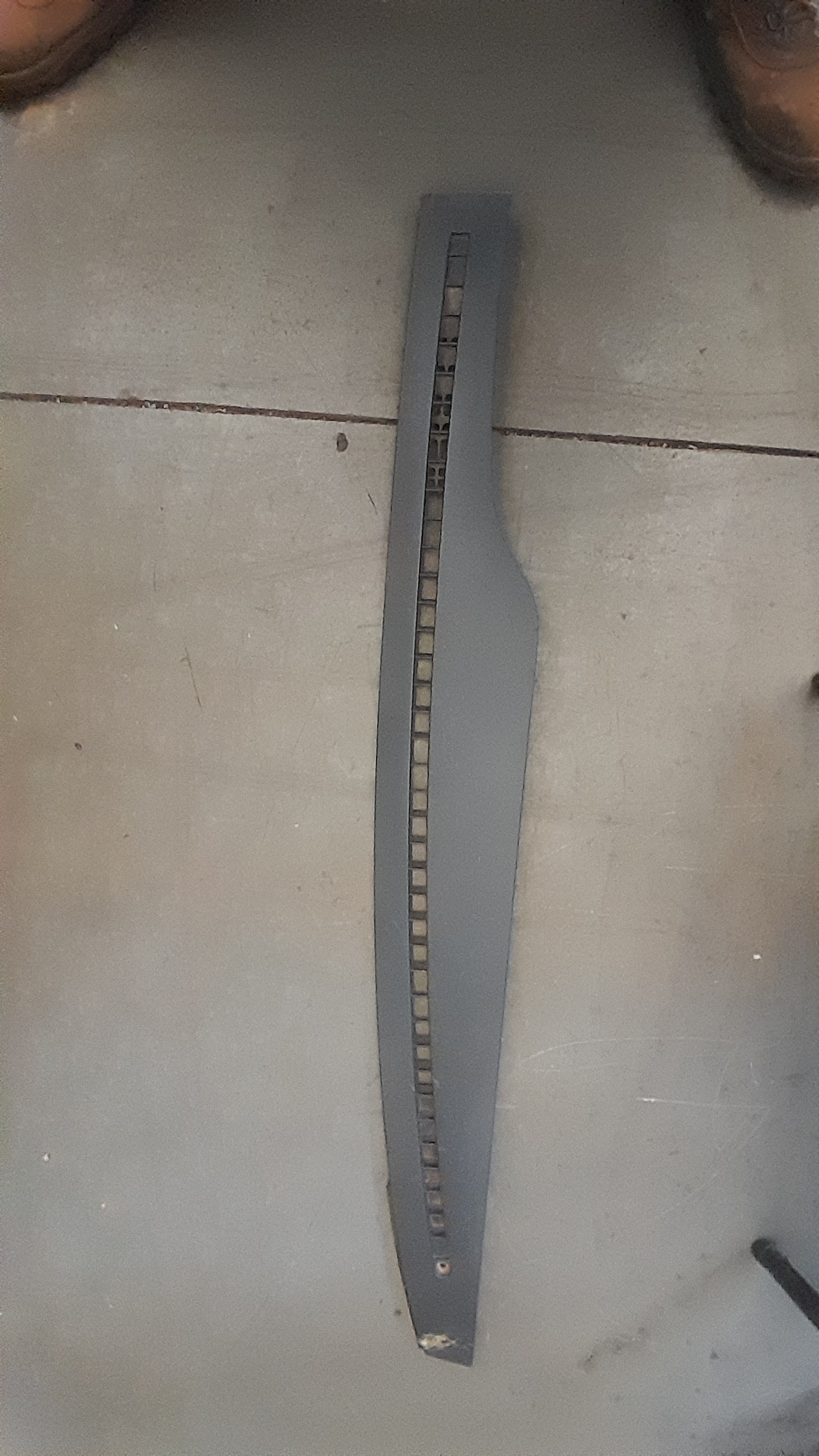 ACABAMENTO SUPERIOR GRELHA PAINEL VW CONSTELLATION 2R2815681 2