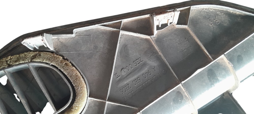 Tampa Lateral Painel Ld C/detalhe Mercedes Axor -a9406802806 4