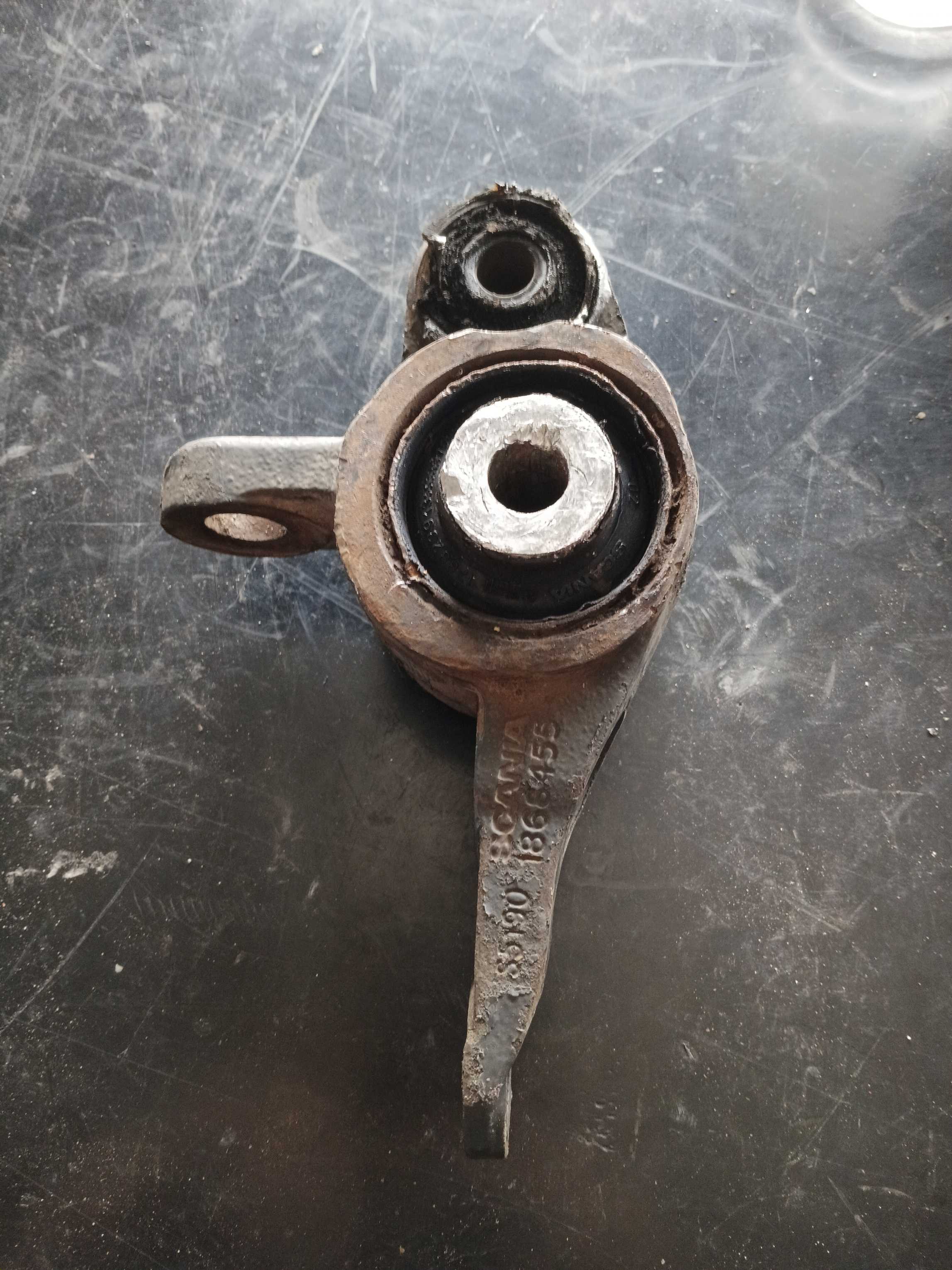 SUPORTE DA BARRA ESTABILIZADORA LD ORIGINAL SCANIA- 1868455