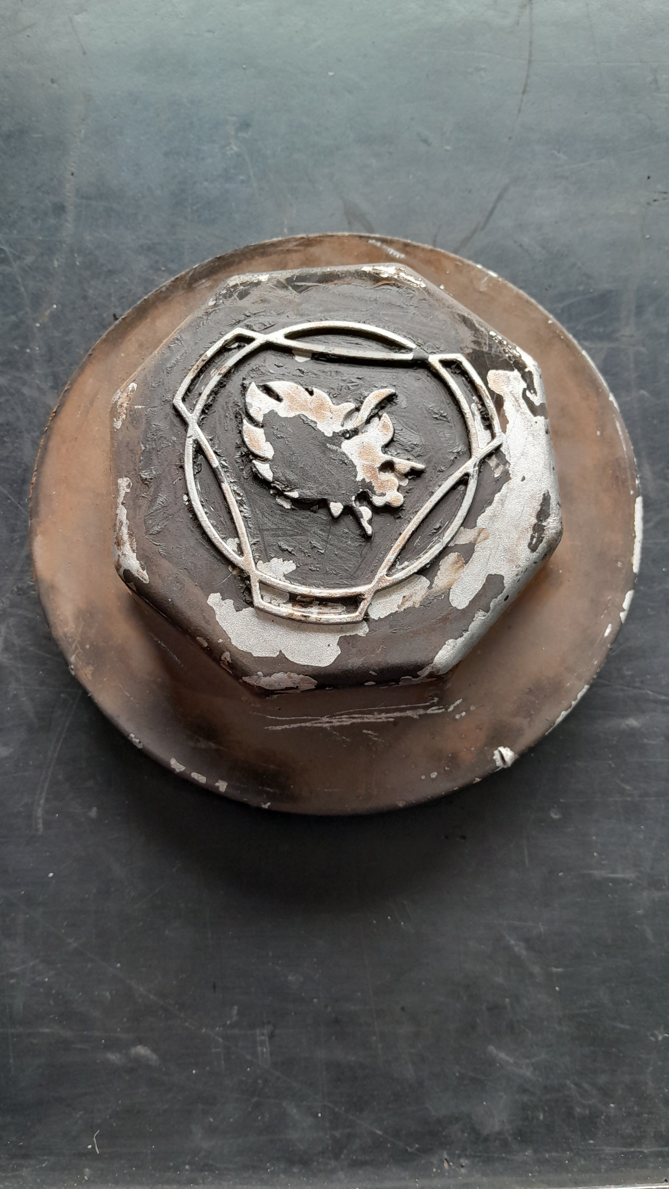 TAMPA CUBO DIANTEIRO ORIGINAL SCANIA S5. 1864221 2