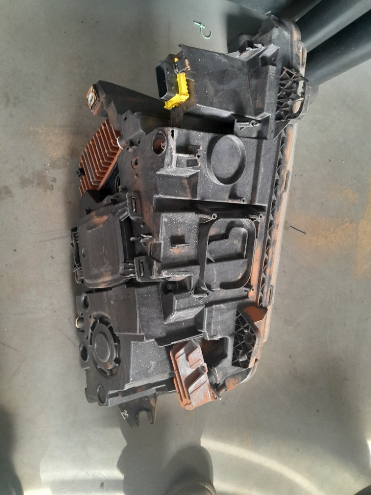Farol LD volvo FH4 2