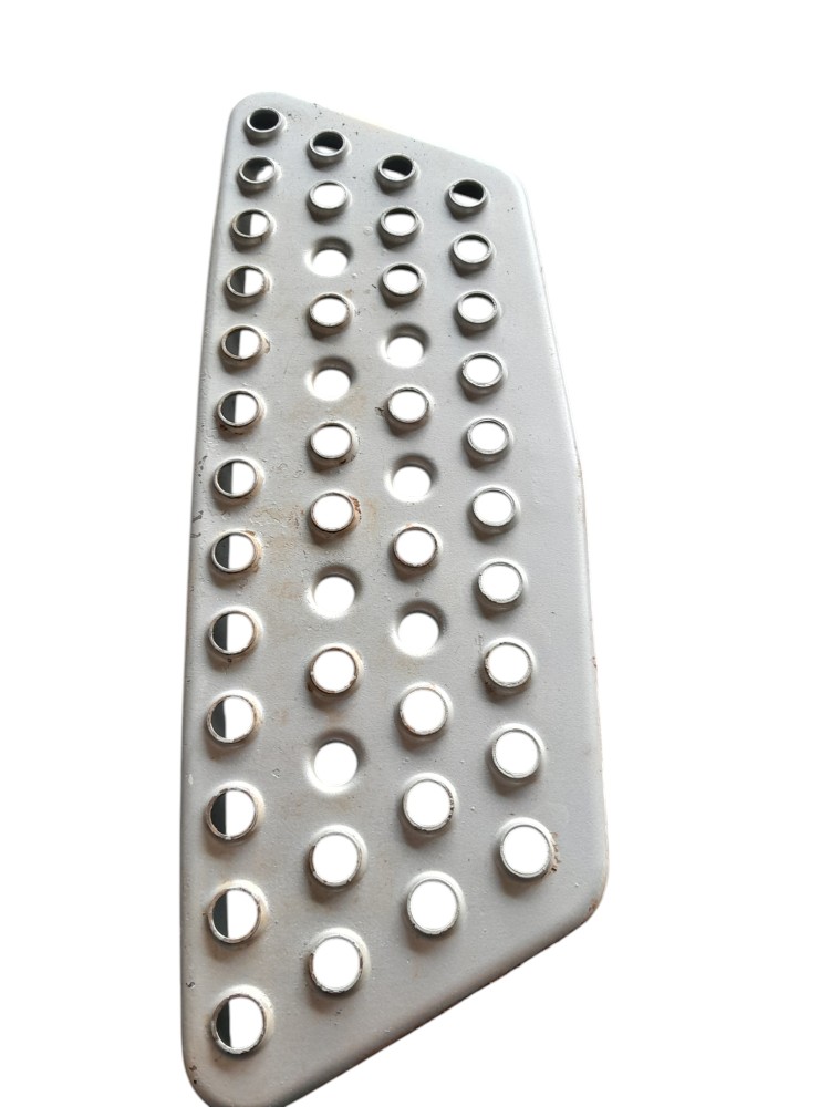 PISANTE DO ESTRIBO INFERIOR ORIGINAL MAN TGX – 2V5821688 2