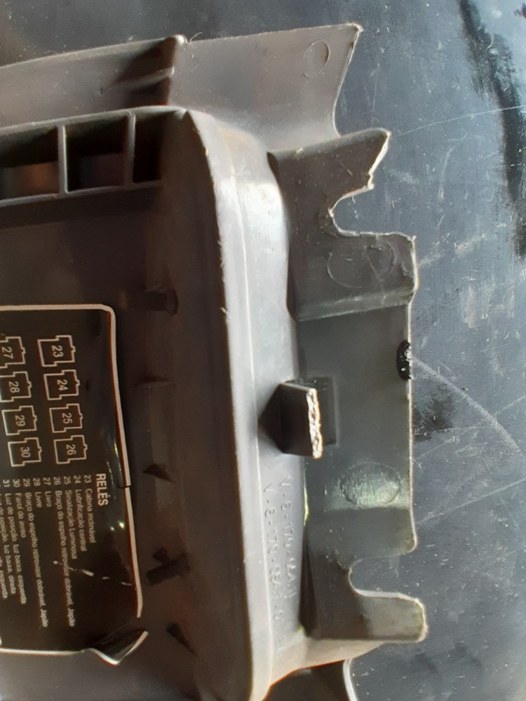 Tampa Caixa Fusíveis Original Volvo Fh C/ Detalhe – 3175630 5