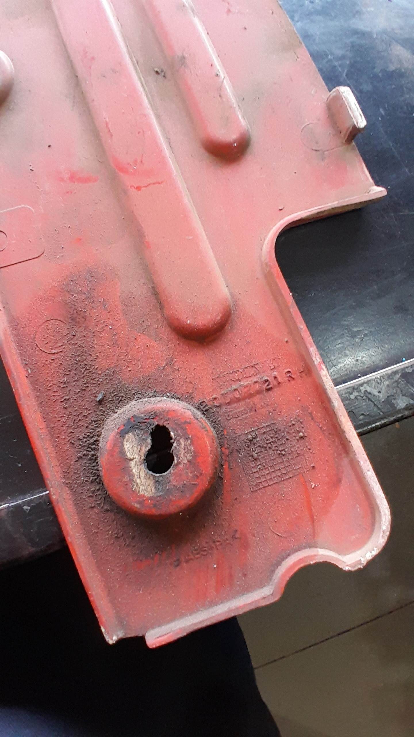 ACABAMENTO ALOJAMENTO PROTEÇÃO FAROL LD VOLVO FH – 20507021 3