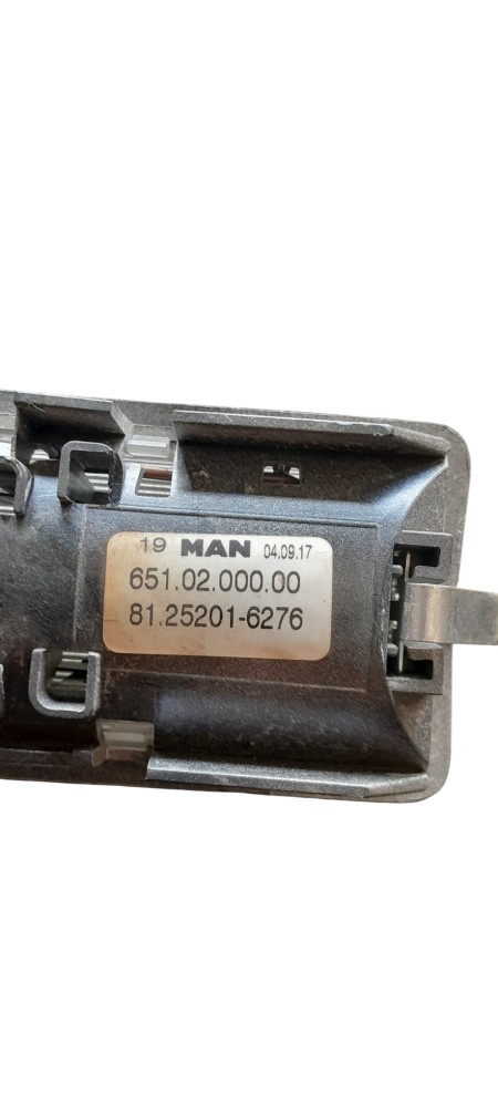 LANTERNA INTERNA TETO ORIGINAL MAN TGX – 81252016276 2