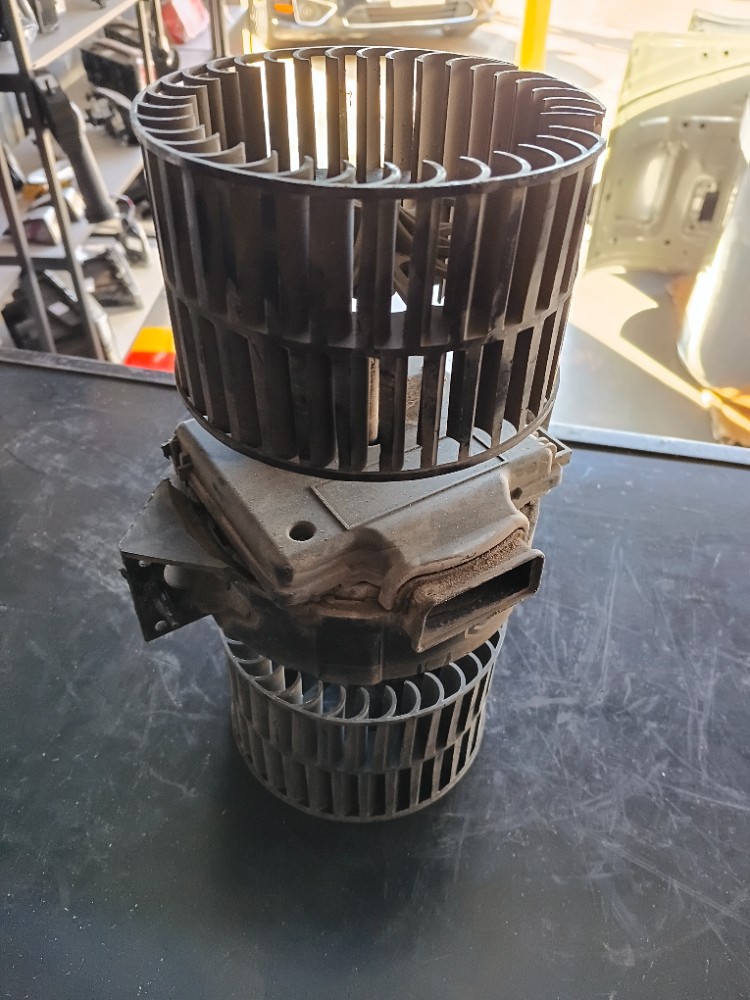 MOTOR VENTILADOR AR CONDICIONADO ORIGINAL SCANIA S4-15370801