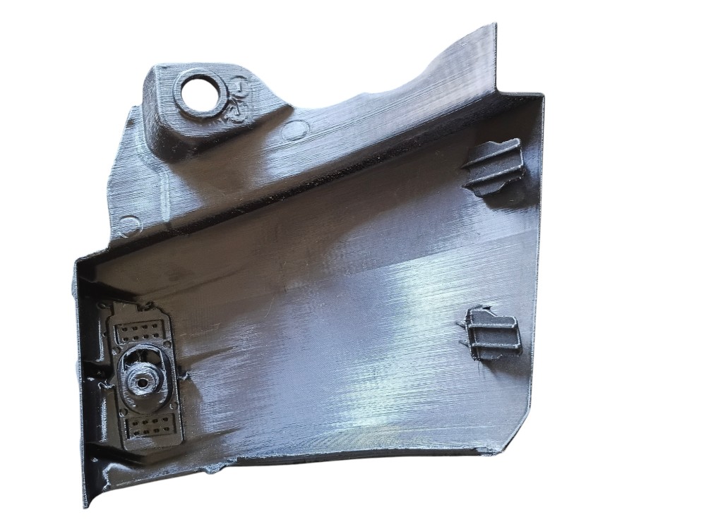 ACABAMENTO LATERAL PARABRISA LD VOLVO FH – 82835601 2