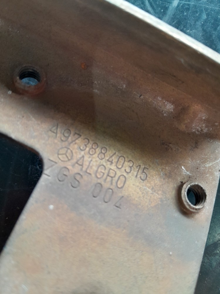Suporte Pino Trava Capô Mercedes Axor Original – A9738840315 4