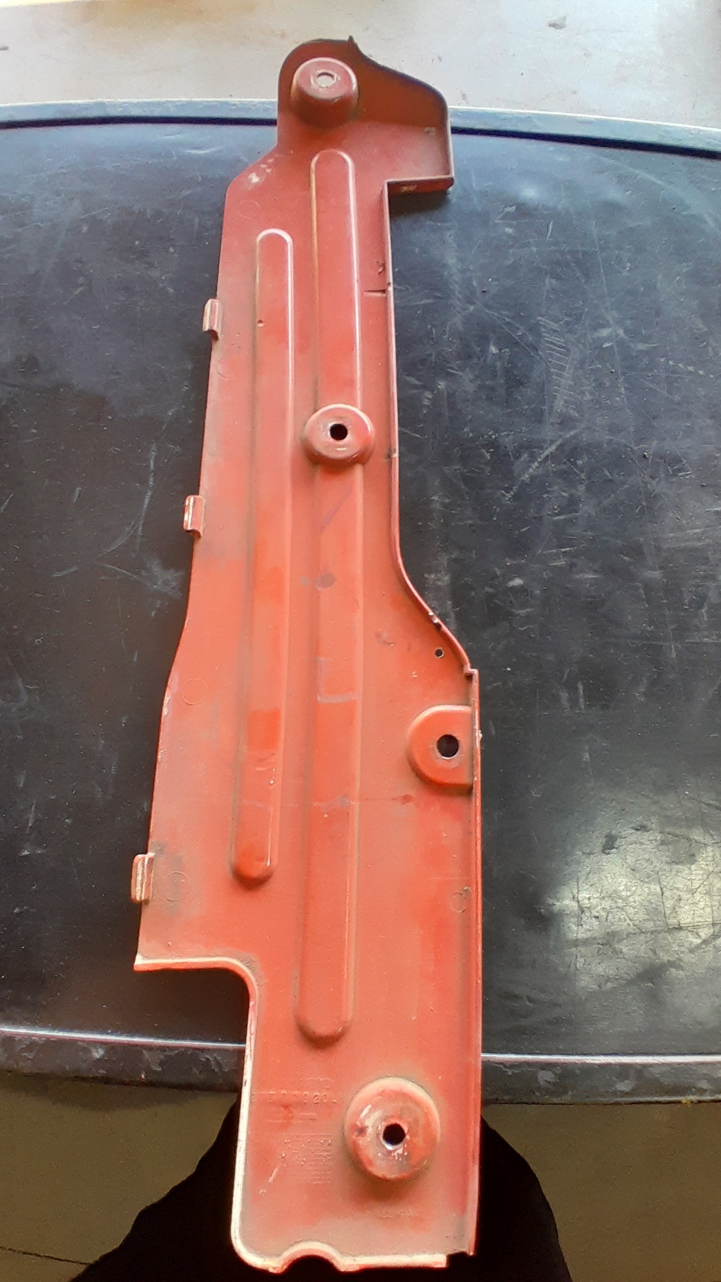 ACABAMENTO ALOJAMENTO DIANTEIRO FAROL LE VOLVO FH – 20507020 3