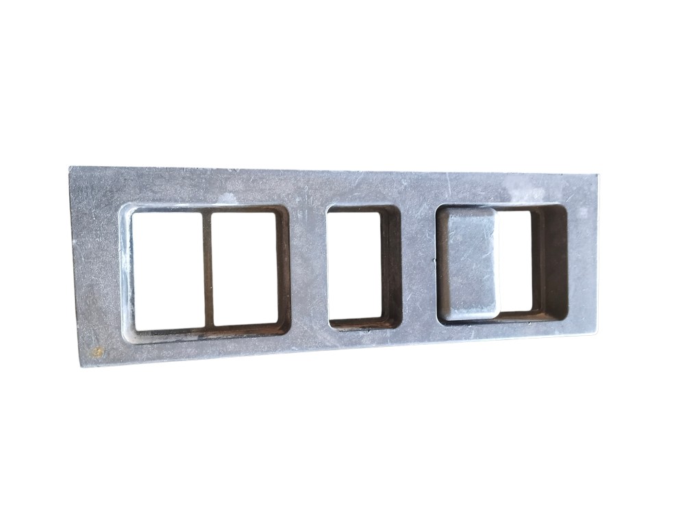 Suporte Moldura Botões Painel Original Volvo Fh – 3175615