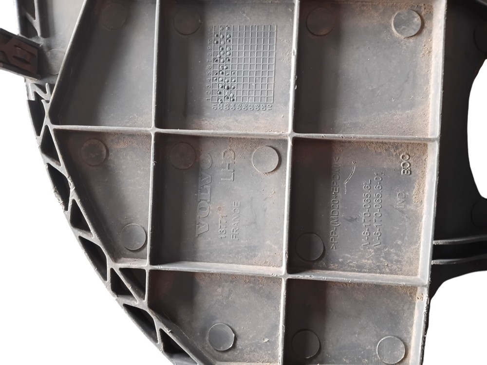 ACABAMENTO COLUNA LATERAL ORIGINAL VOLVO FH NH – 13771 2