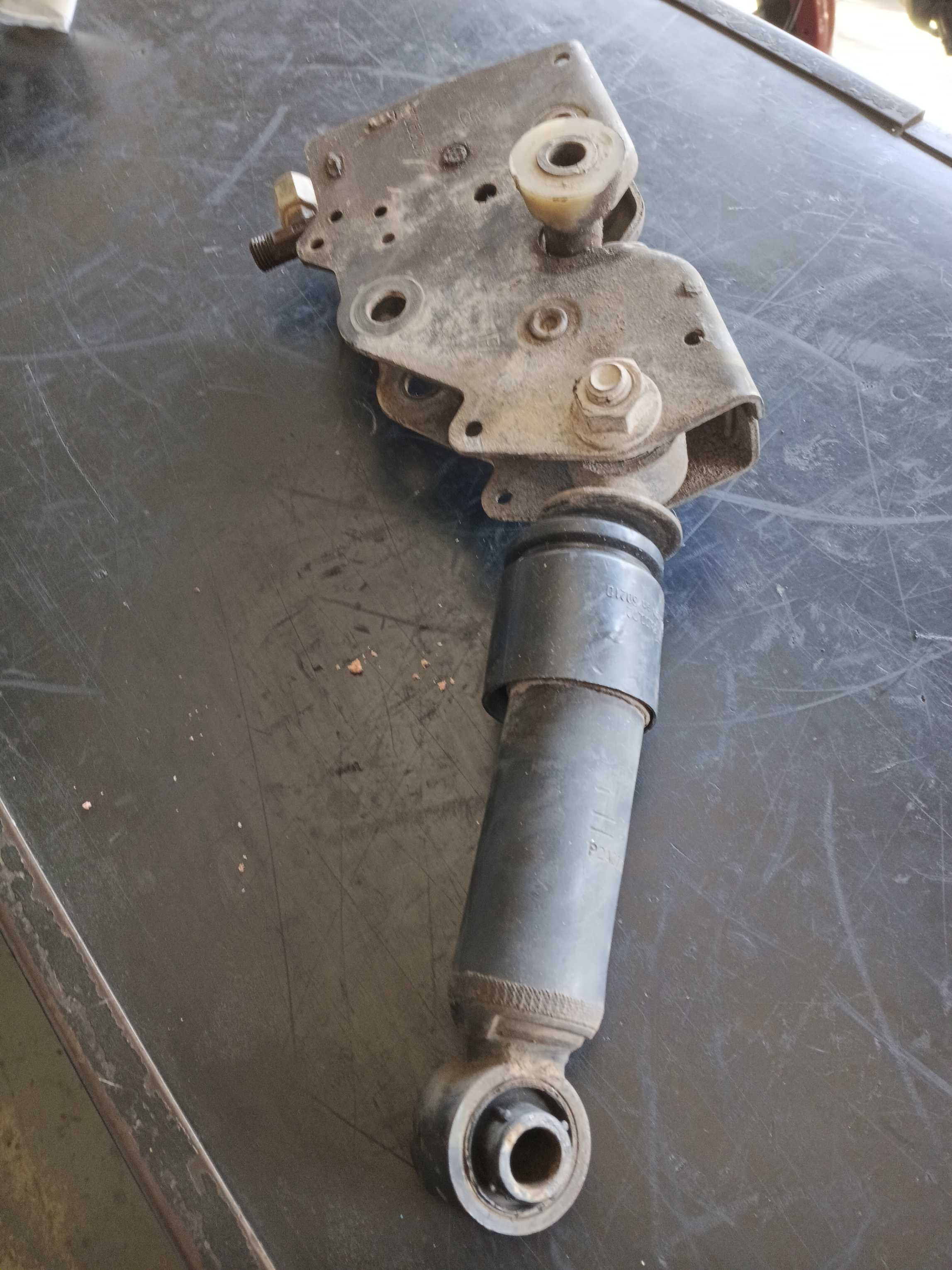 TRAVA DA CABINE C/ AMORTECEDOR ORIGINAL DAF CF – 1305803
