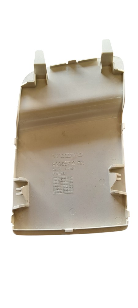 Tampa Acabamento Painel Interno Volvo Fh – 82865712 2