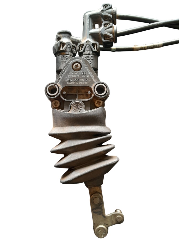 Válvula Niveladora Suspensão Original Volvo Fh – 21304773 4