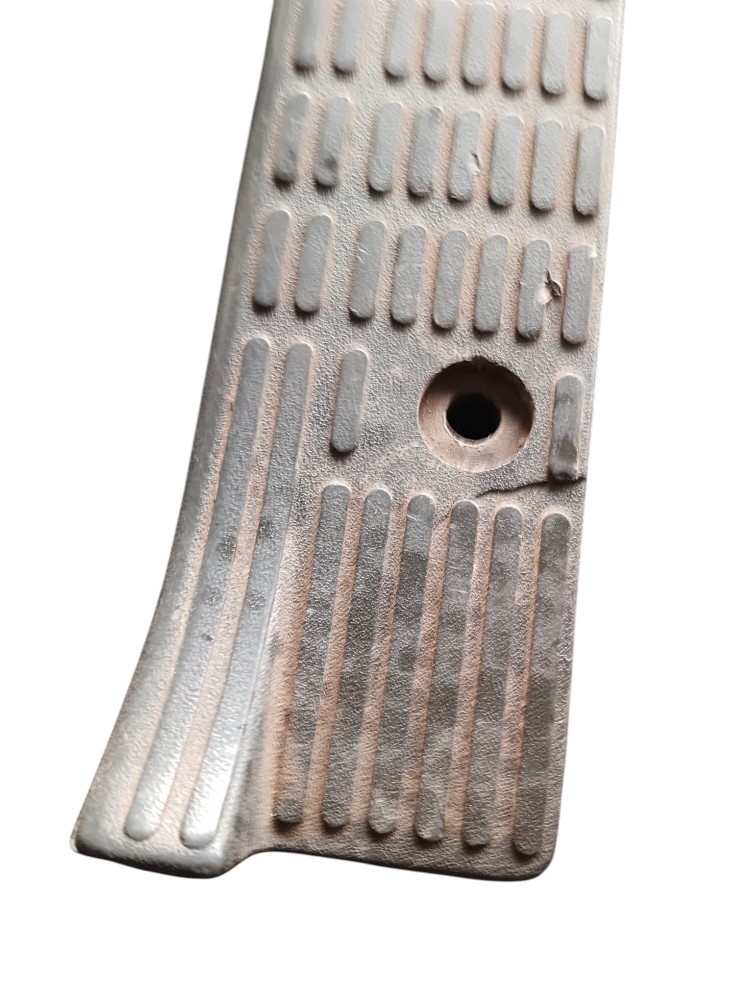 SOLEIRA DA PORTA DIANTEIRA LE ORIGINAL IVECO – 98439087 3